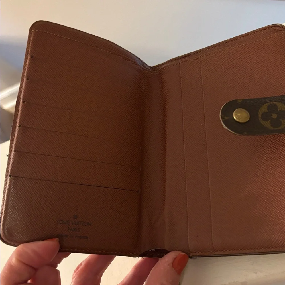 Louis Vuitton Brown Monogram Snap Wallet with free gift. - Picture 2 of 8